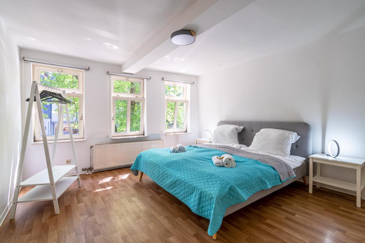 Gemuetliche 2-Zimmer Wohnung - Balkon - Parkplatz - Smart Tv - Arbeitsplatz ฟรีดแบร์ก ภายนอก รูปภาพ